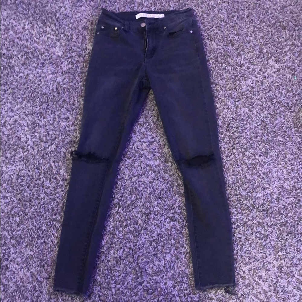 black ripped jeans (low rises)